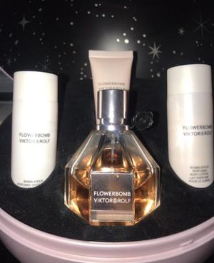 Photo Viktor & Rolf Flowerbomb set $75 used a few times I payed $190 for it