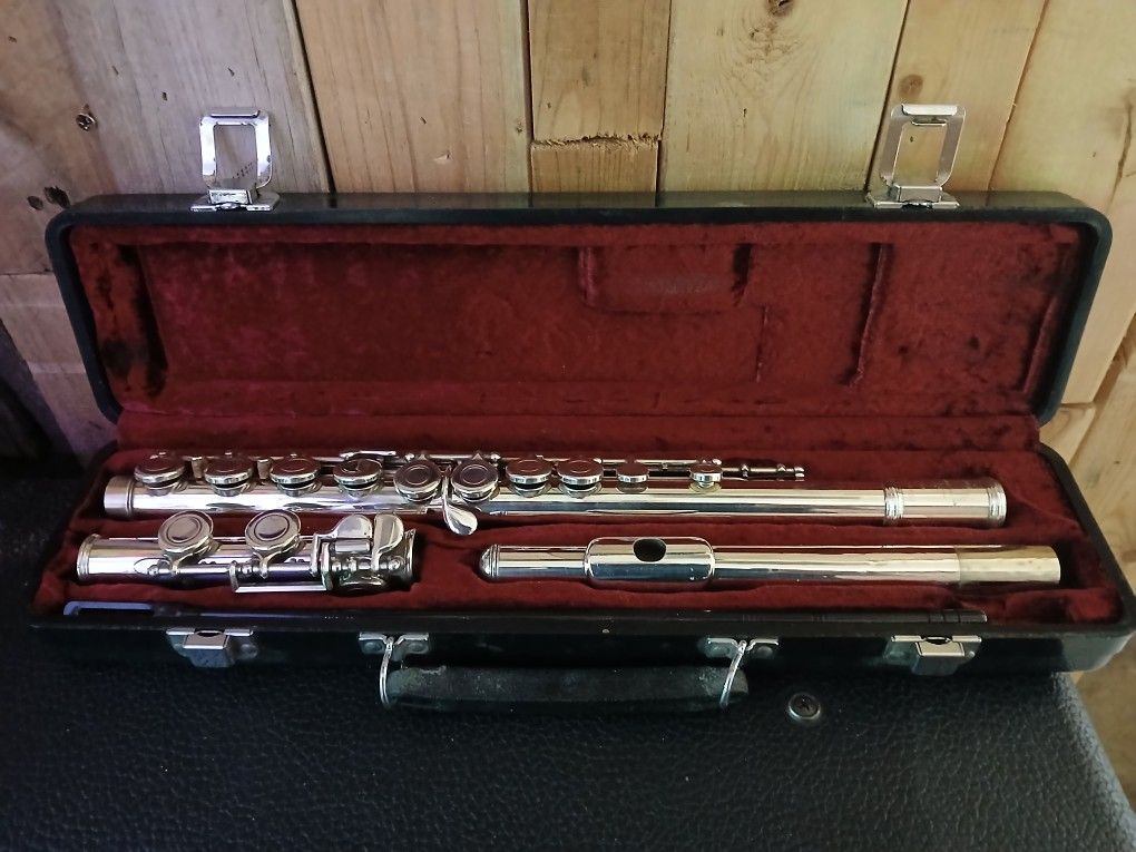 WT Armstrong 104 Student Flute With Case