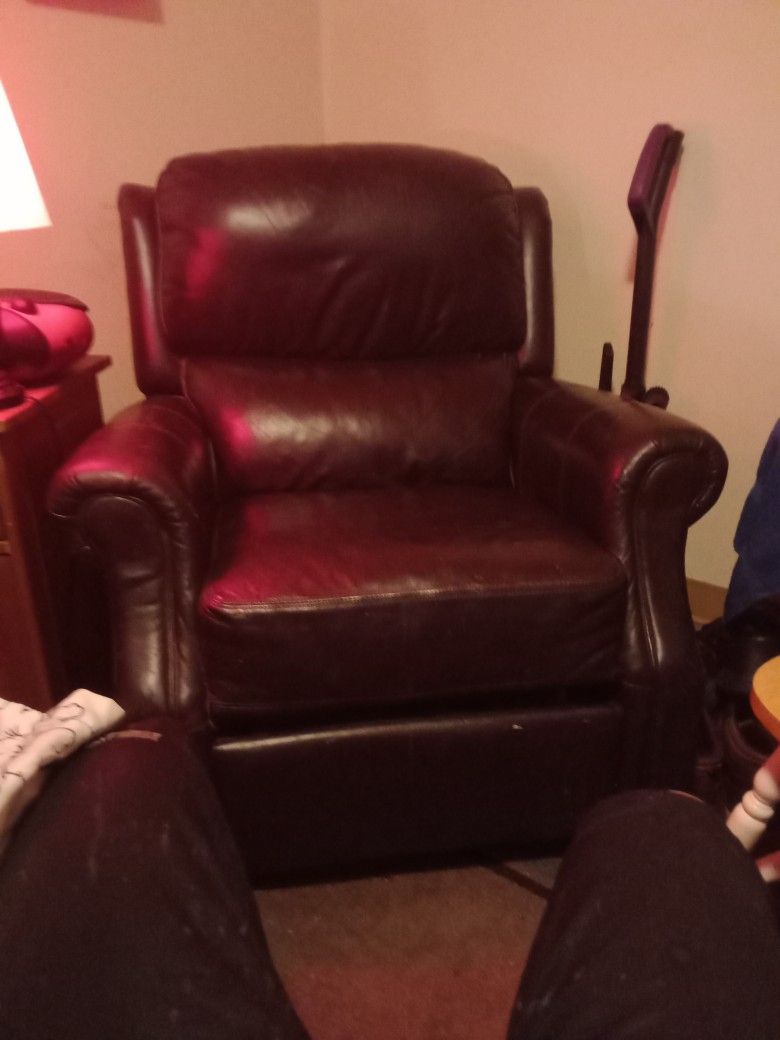 King  Size Brown Recliner In Excellent Condition