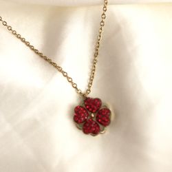 Red Trébol Flower Necklace