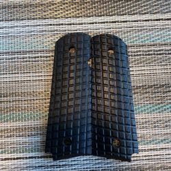 1911 Grips