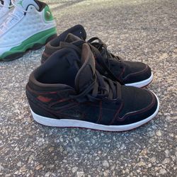 Jordan 1 Mid Gs Se Fearless Sz 5.5