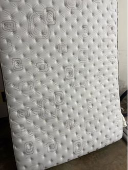 QUEEN SIZE MATTRESS