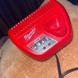 Milwaukee M12 Charger
