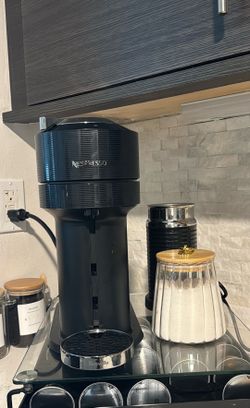 Nespresso Coffee Machine Set – Excellent Condition