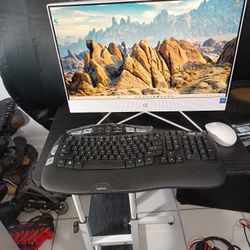 All In One HP Computer With Wireless Mouse And Keypad And Desk 