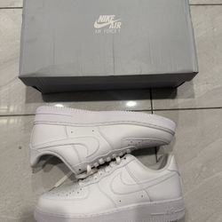 Air Force’s 1 All White Size 10.5