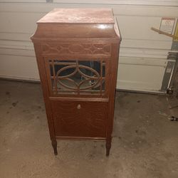 Antique Phonograph 