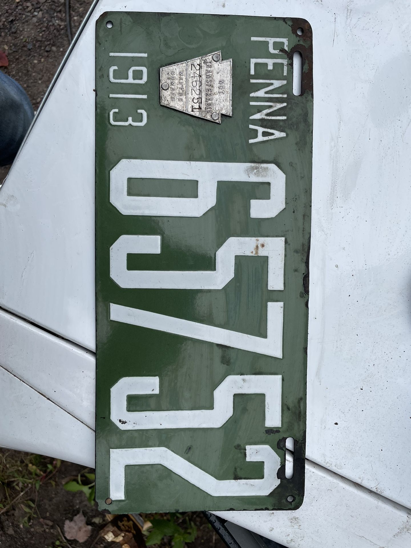 Porcelain License Plate With Ketstone Tab