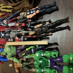 12 Inches Marvel And Avengers Heroes   In City Of Northridge 