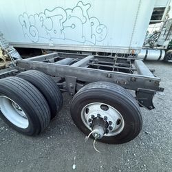 Semi trailer suspension/ Landing gear 