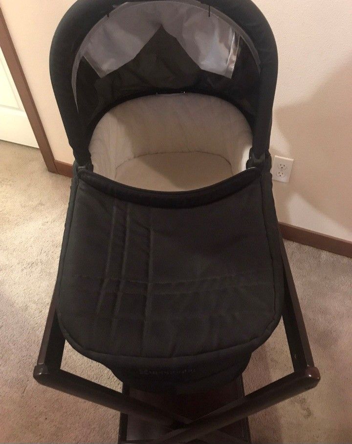 Uppa Baby Bassinet and Changing Table