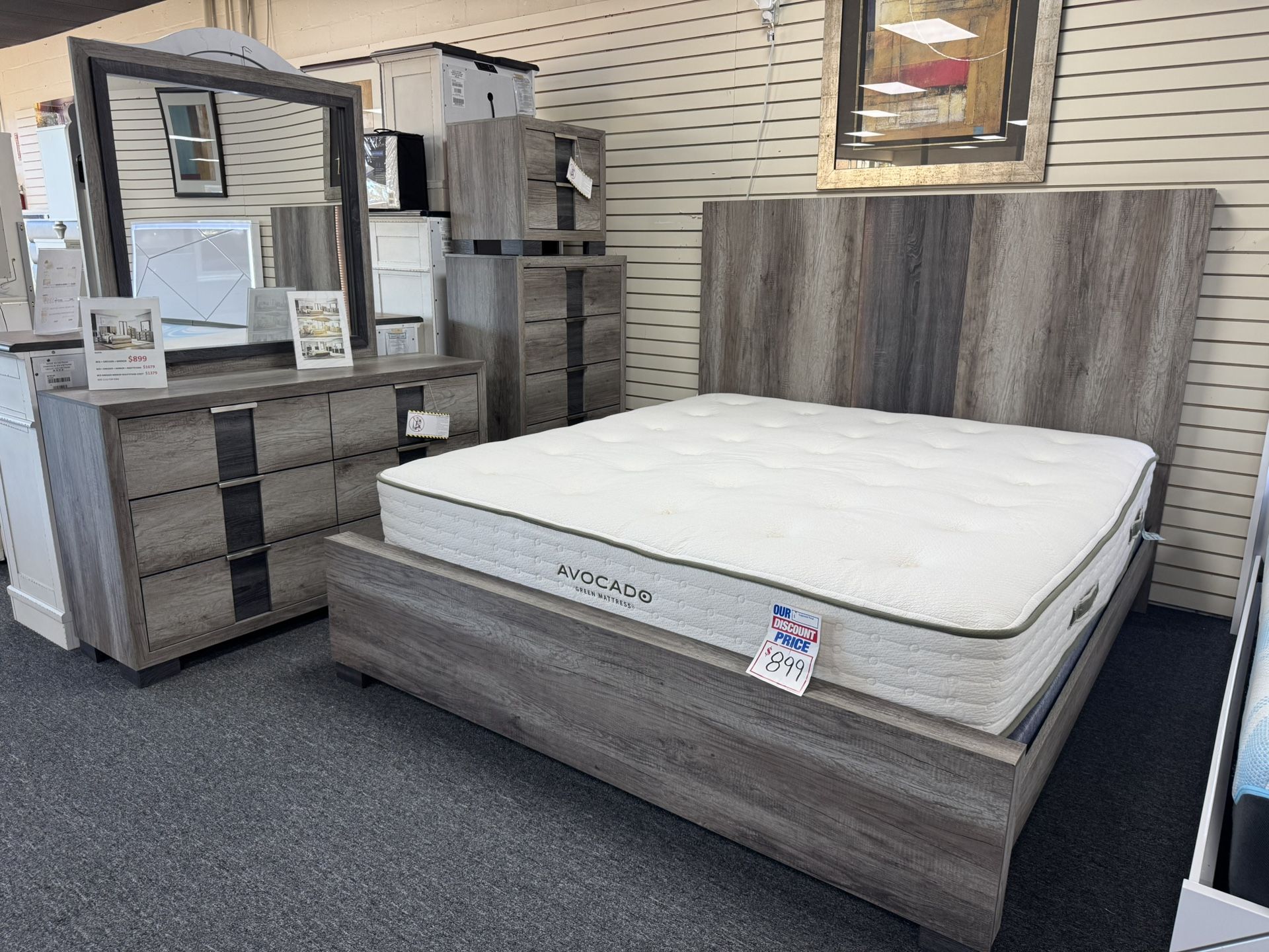 Queen/King Bedroom Set. 🚚WE DELIVER🚚