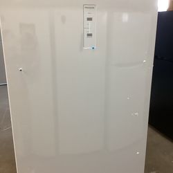 Frigidaire 20 cu.ft. Upright Freezer New Scratch and Dent