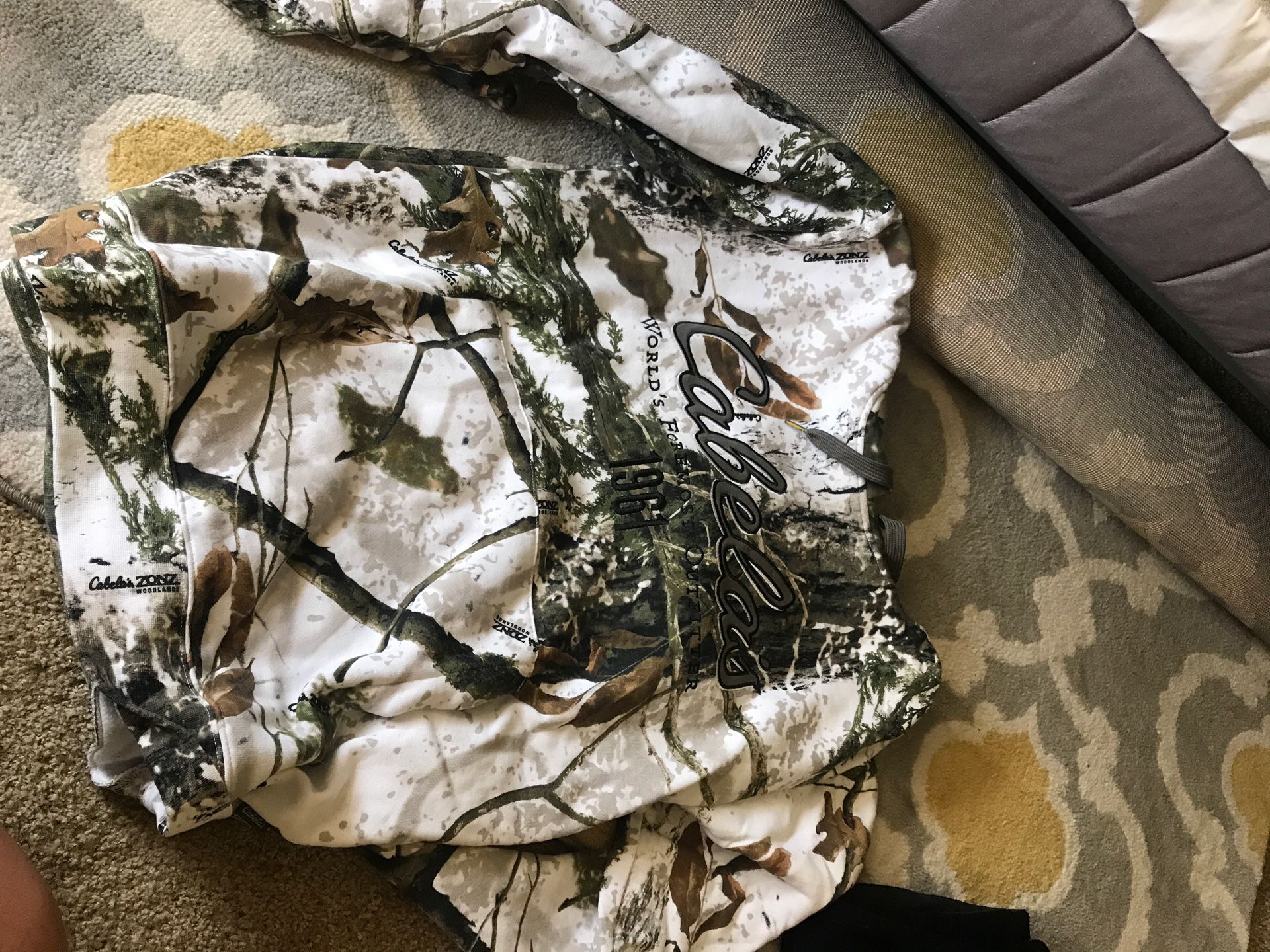 Cabelas White Camo Hoodie for Sale in Lakeland, FL - OfferUp