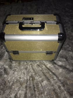 Cosmetic box