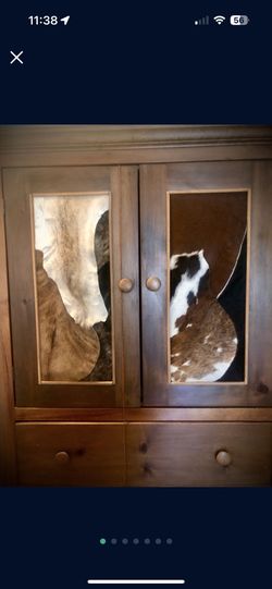 Armoire / Entertainment Center 