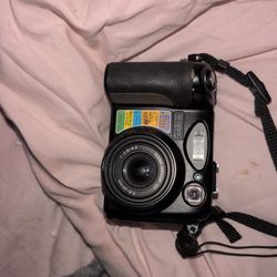 Nikon Coolpix 5400 Camera. 