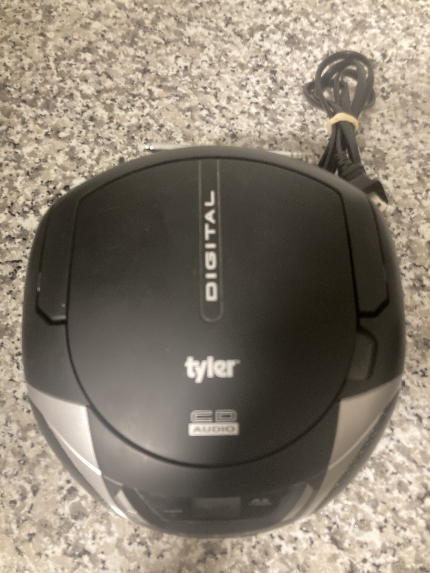 TYLER PORTABLE CD-RADIO BOOMBOX π»