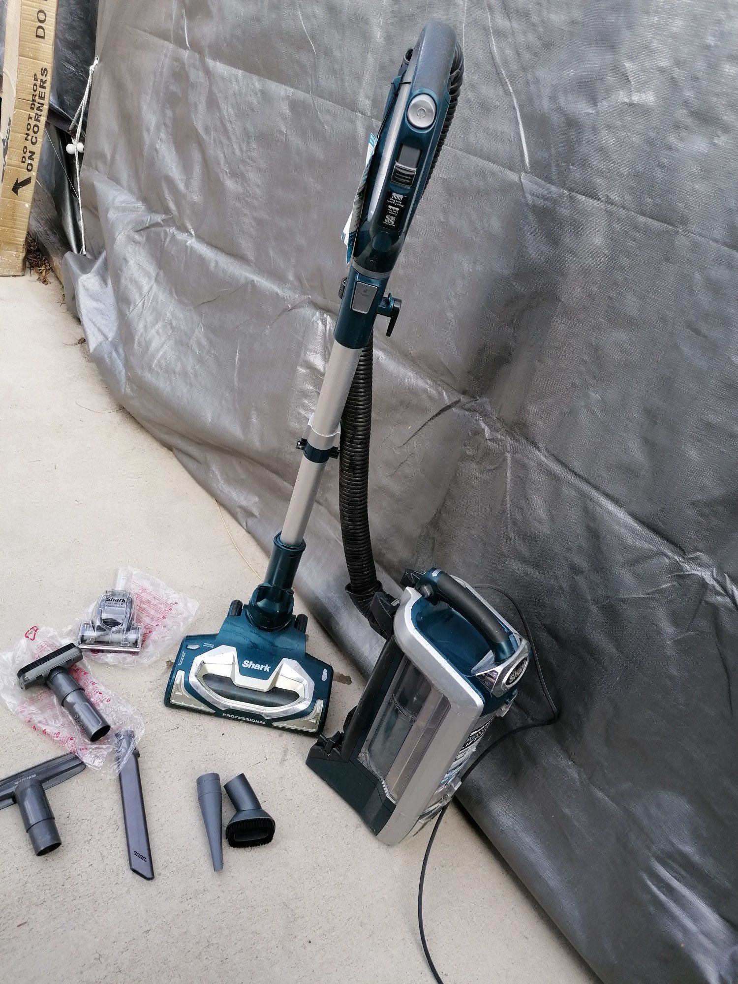 Like new Shark Vacuum with all attachments works perfectly