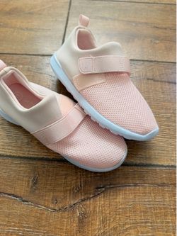 Cat & Jack Girls Pink Swim Shoes – Size 11 (never worn)