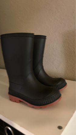 Black rain boots size 5/6 toddler
