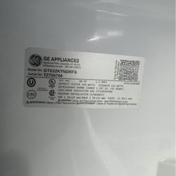 Ge Appliance Refrigerator Year old 600 OBO