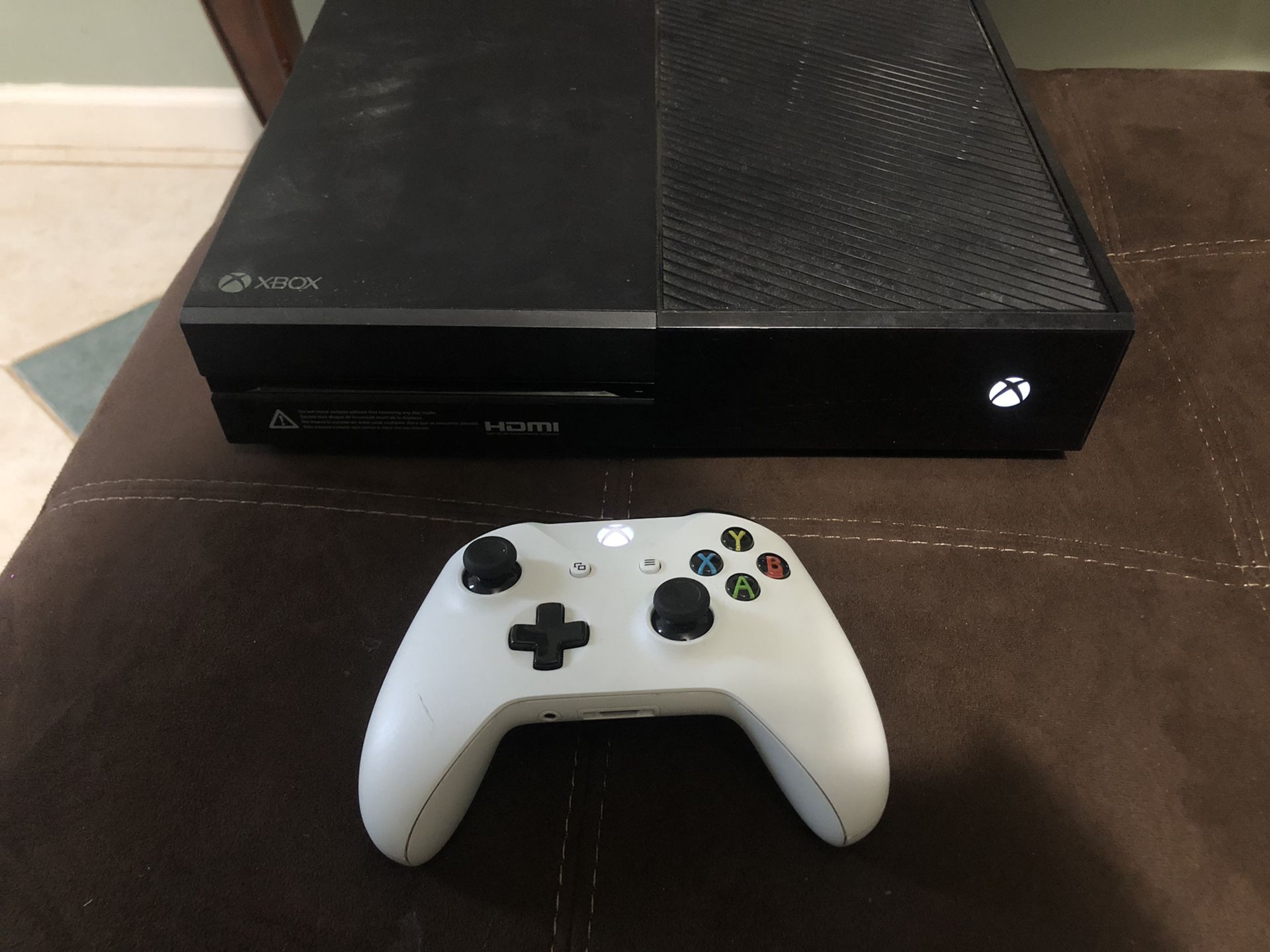 Xbox one w/ controller