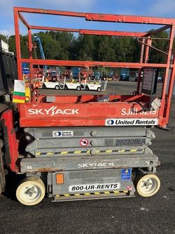 19’ Skyjack Scissor Lift