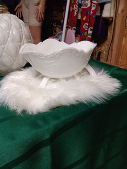 Vintage Milk Glass Sliegh 