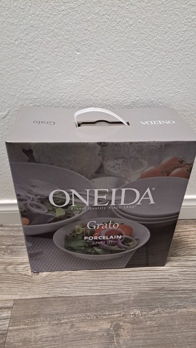 Brand New Oneida Grato Porcelain 5 Bowl Set