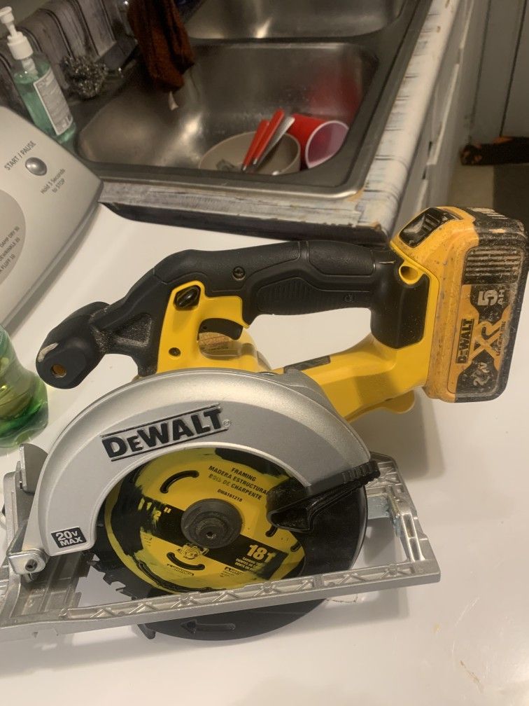 Dewalt Saw 