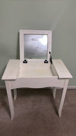 Cute Vanity Table With Mirror - Perfect For Painting project 