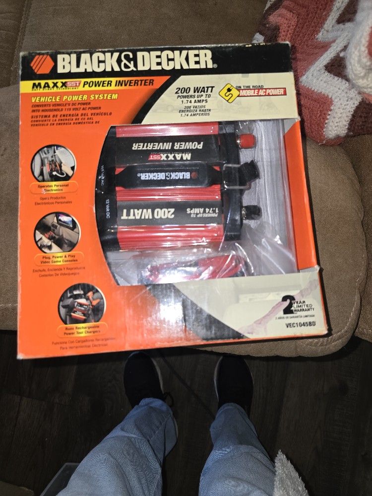OPEN BOX NEW - Black & Decker Max SST Power Inverter
