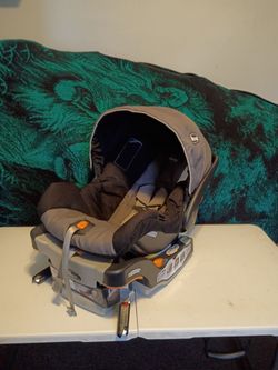 Chicco Infant Car Seat with Base