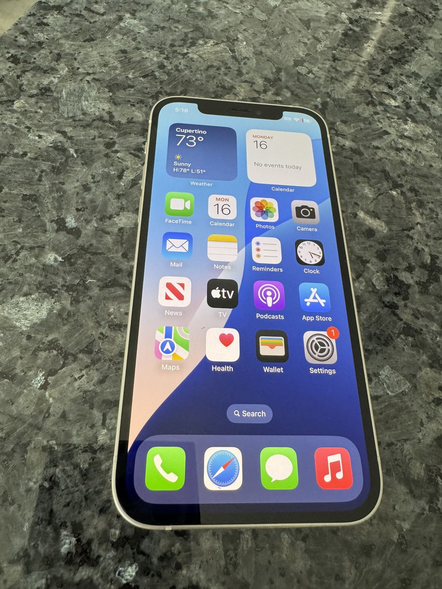 Unlocked Apple 🍎 iPhone 12 (White) 64GB - Good Condition