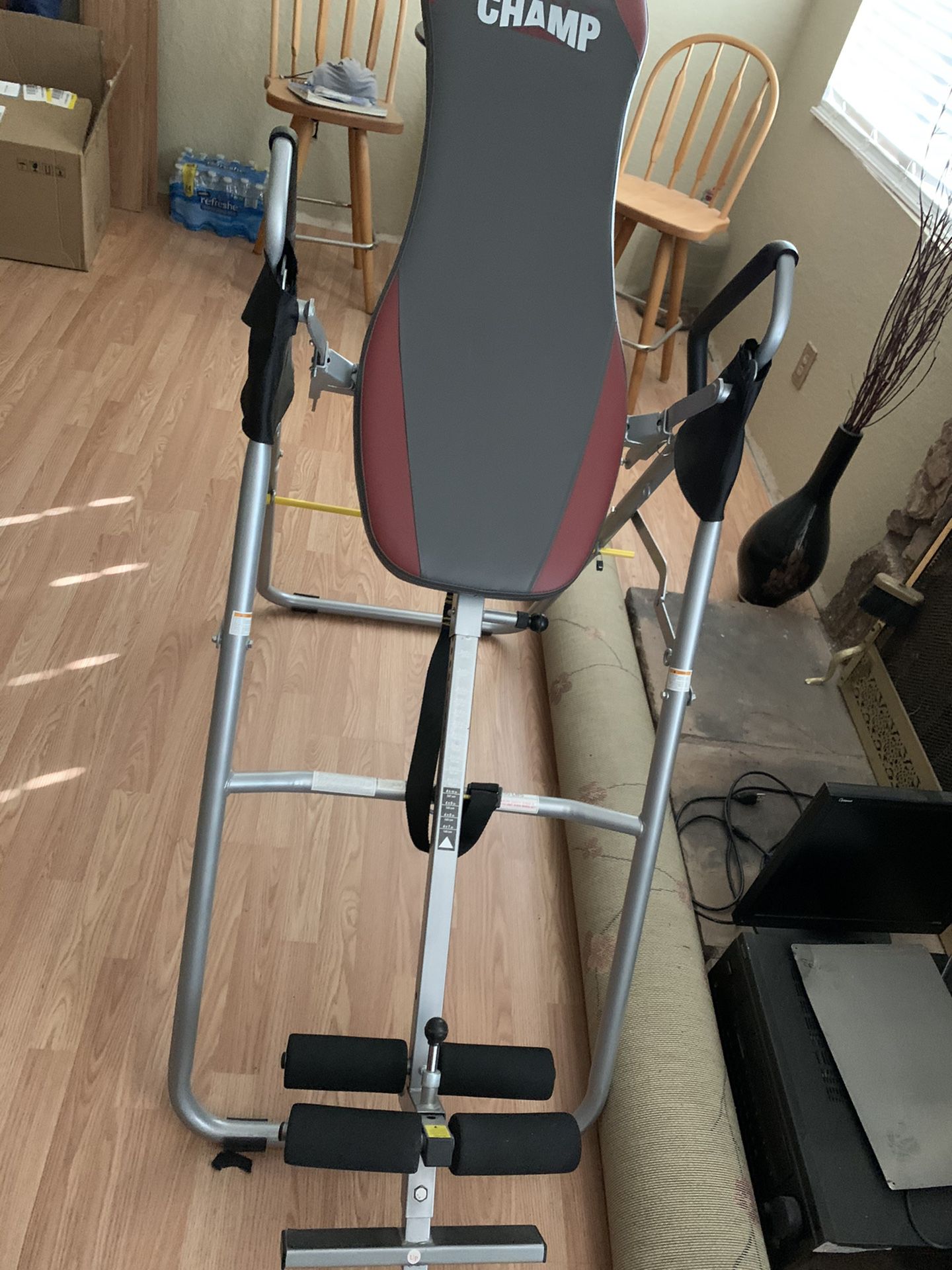 INVERSION TABLE 75$ MOVING OUT OF COUNTRY