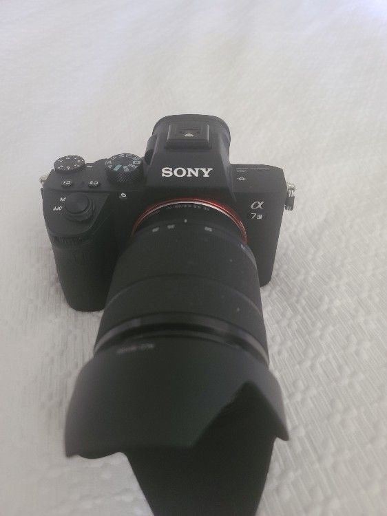 Sony - Alpha a7 III Mirrorless [Video] Camera with FE 28-70 mm F3.5-5.6 OSS Lens

