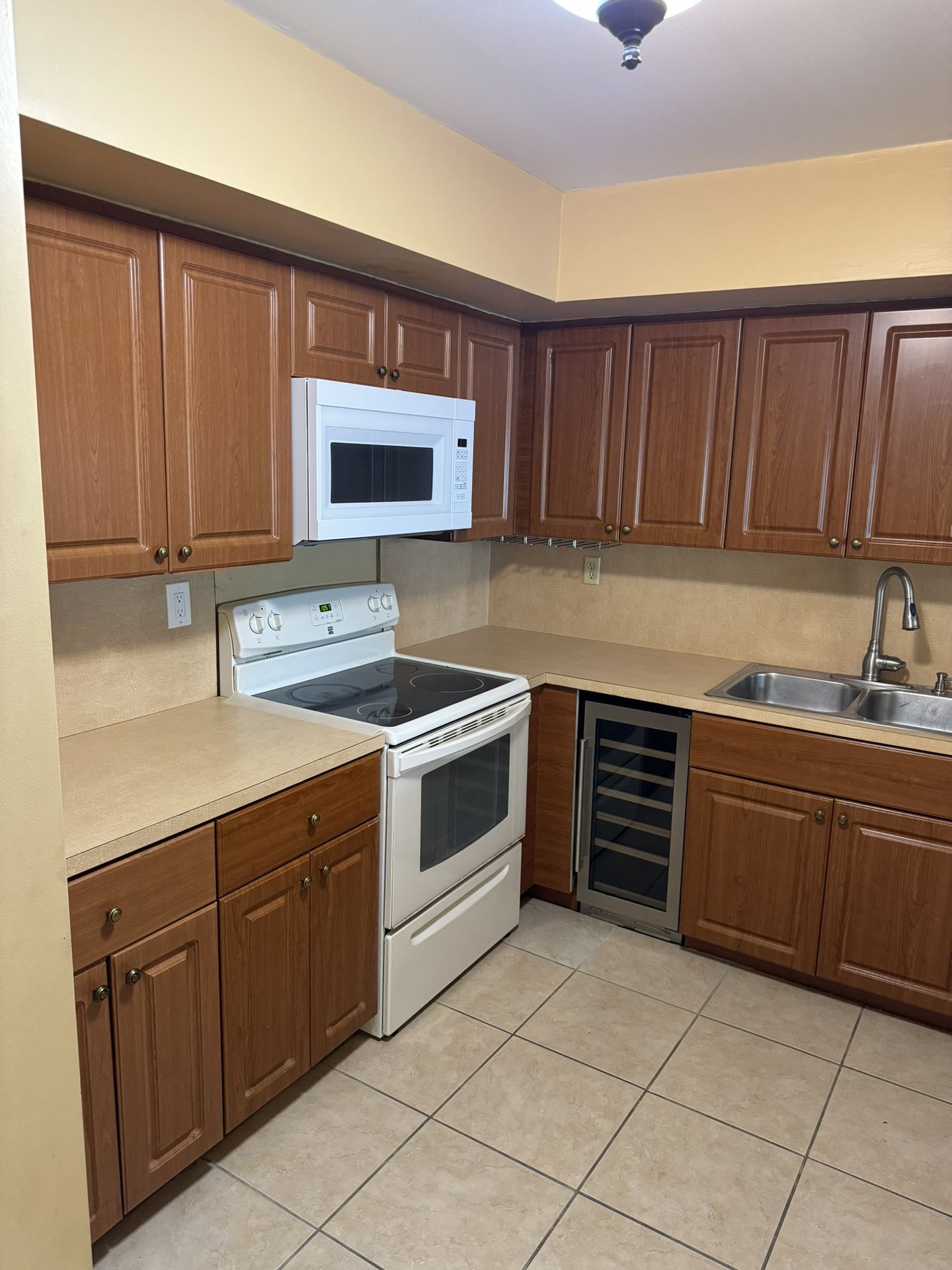 Used Kitchen For Sale 500 for Sale in Miami, FL OfferUp