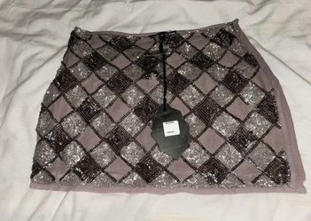 Beautiful sequined mini skirt size M NWT
