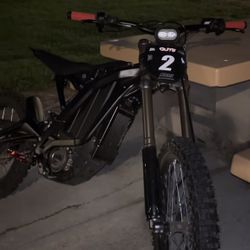 Surron Light Bee X 2025 *ONLY 200 MILES!!!*