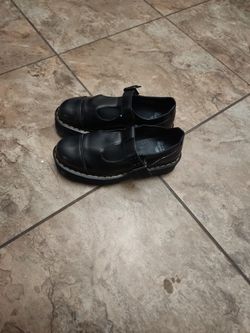 DOC MARTINS (U.S. 10) ($$$ NEGOTIABLE)
