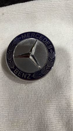 Mercedes Benz emblem