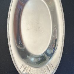 A Vintage Silverplate Elongated Oval Bread Tray by Wm A. Rogers Silversmiths Paisley Pattern  13 3/4" x 7"  Engraved Floral Design