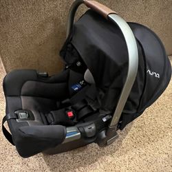 Nuna Pipa Rx Car seat.  