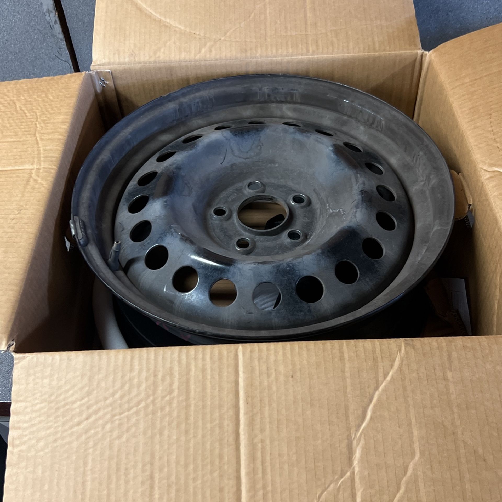 Nissan Rogué Stock Wheels