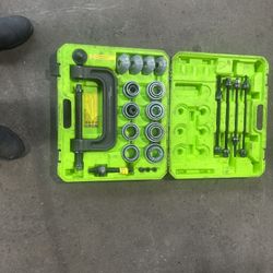 MUELLER-KUEPS 609400-460 35 PIECE UNIVERSAL PRESS & PULL SLEEVE KIT W/XL C-CLAMP