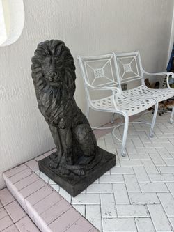 42” TALL MAJESTIC LION STATUE For Garden Or Inside. Heavy, Not Concrete, Cement Or Marble. Weather Resistant Leo, King Of The Jungle. Last 1.