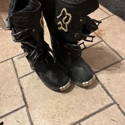 Boots Size 5 Boys