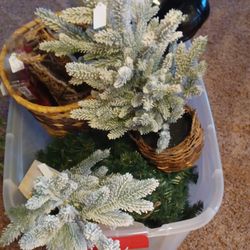Big Lot Of Miscellaneous Vintage Christmas Ornaments. $25 Takes It All Great Deal Including Tote